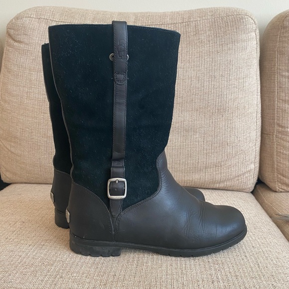 UGG Bellvue black leather moto boots size 8 sheepskin lined zip up leather suede - Picture 1 of 11